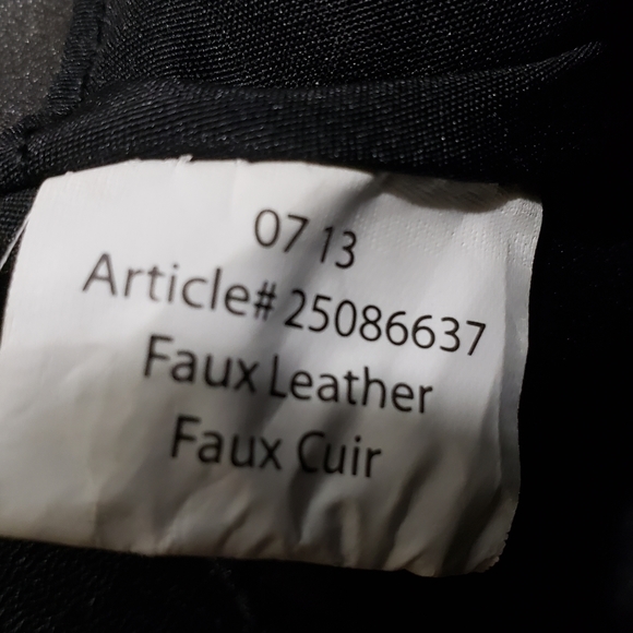 Victoria's Secret Sequenced Clutch. - Picture 7 of 9